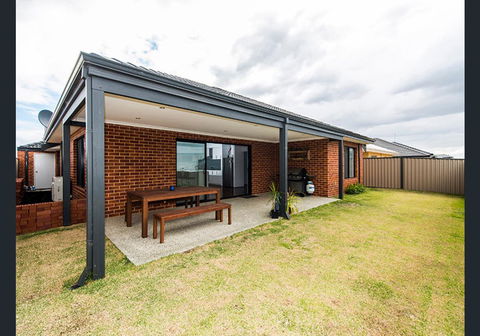 Vacation Home - Accommodation Main Beach 5