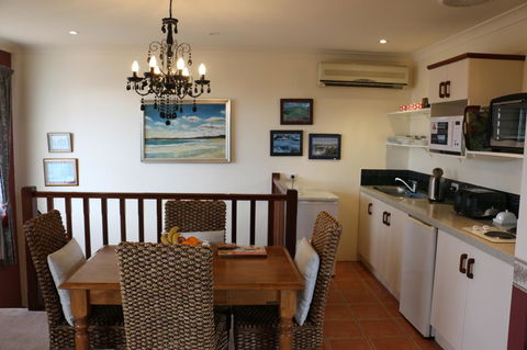 Crossland House - Accommodation Main Beach 15
