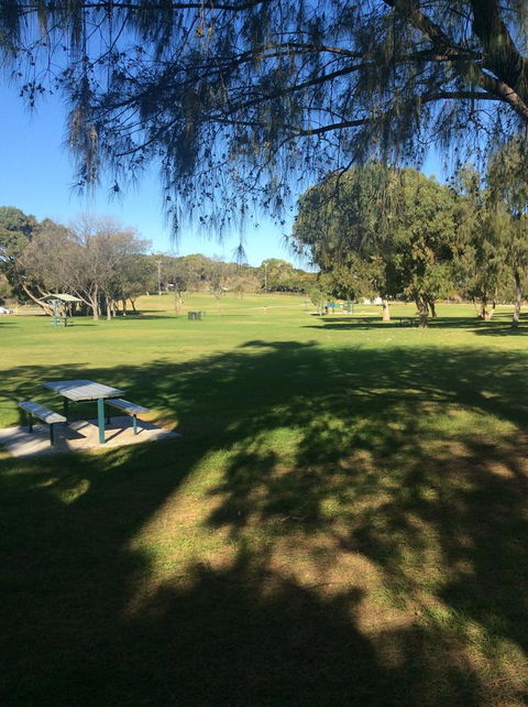 Crossland House - Accommodation Main Beach 2