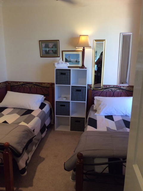 Crossland House - Accommodation Main Beach 11
