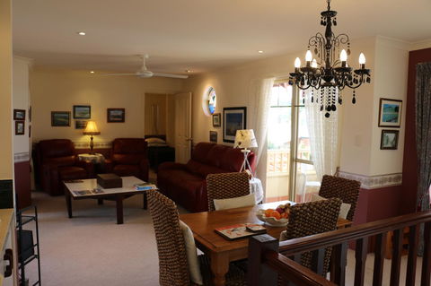 Crossland House - Accommodation Main Beach 17