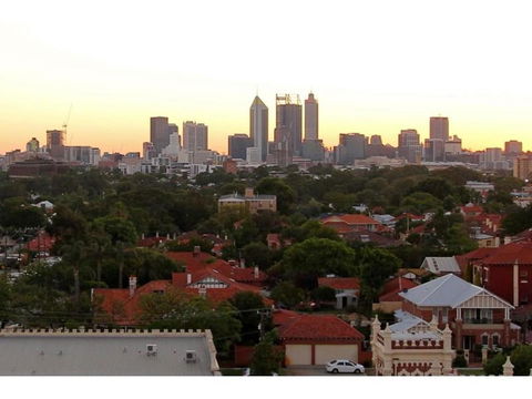 Lawley Luxury Views - Perth City, Swan River - Accommodation Main Beach 24