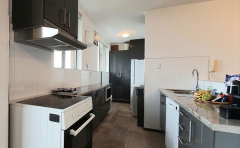 Lawley Luxury Views - Perth City, Swan River - Accommodation Main Beach 3