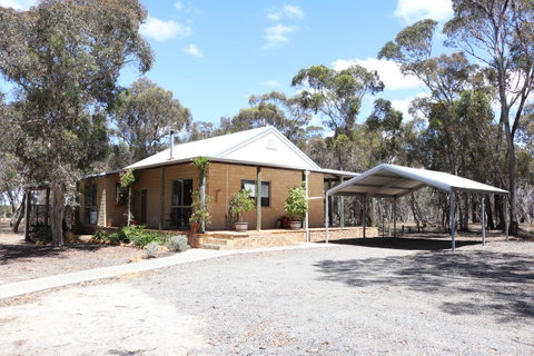Kendenup Cottages And Lodge - Accommodation Main Beach 23
