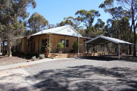Kendenup Cottages And Lodge - Accommodation Main Beach 20