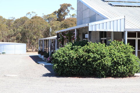 Kendenup Cottages And Lodge - Accommodation Main Beach 36