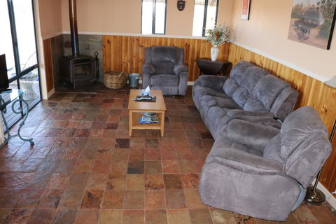Kendenup Cottages And Lodge - Accommodation Main Beach 14