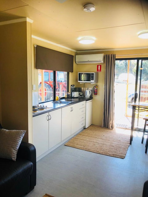 Kendenup Cottages And Lodge - Accommodation Main Beach 9