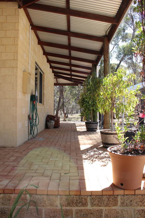 Kendenup Cottages And Lodge - Accommodation Main Beach 16