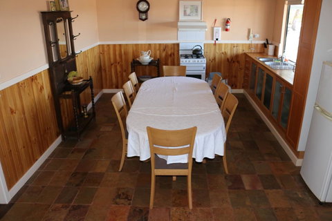 Kendenup Cottages And Lodge - Accommodation Main Beach 13