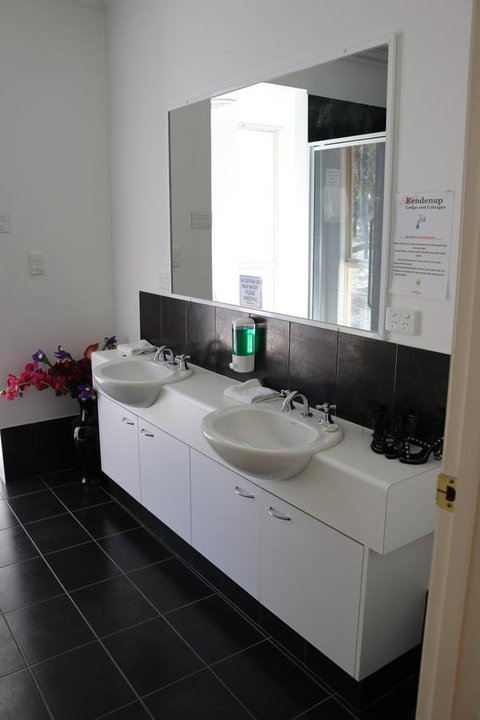 Kendenup Cottages And Lodge - Accommodation Main Beach 18