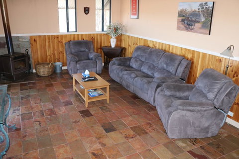 Kendenup Cottages And Lodge - Accommodation Main Beach 15