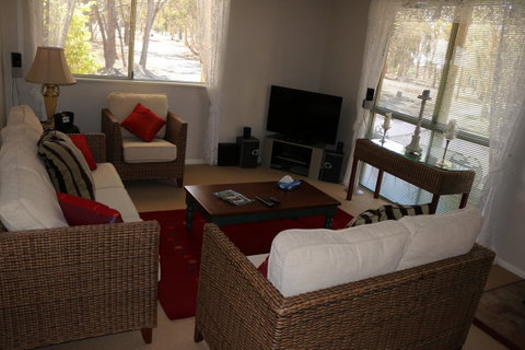 Kendenup Cottages And Lodge - Accommodation Main Beach 12