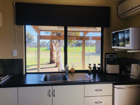 Kendenup Cottages And Lodge - Accommodation Main Beach 3