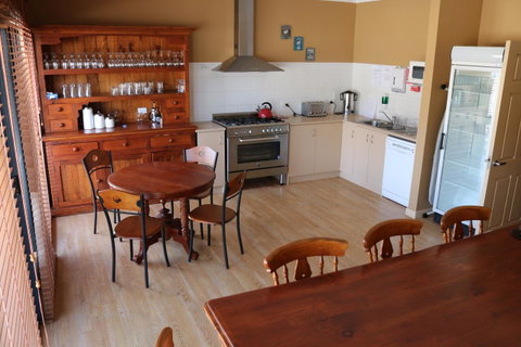 Kendenup Cottages And Lodge - Accommodation Main Beach 40