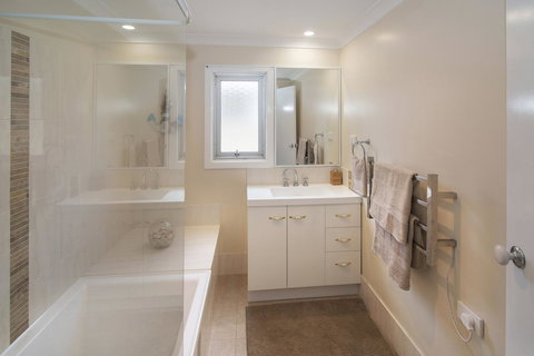 Sea La Vie - Accommodation Main Beach 8