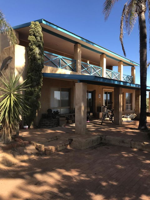 Surf Views - Accommodation Main Beach 4