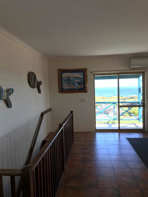 Surf Views - Accommodation Main Beach 5