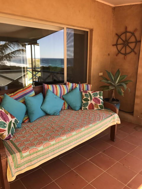 Surf Views - Accommodation Main Beach 11