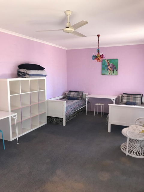 Surf Views - Accommodation Main Beach 8