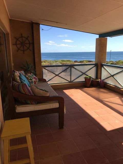 Surf Views - Accommodation Main Beach 10