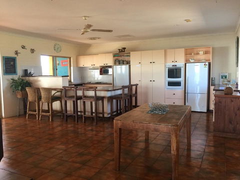 Surf Views - Accommodation Main Beach 6