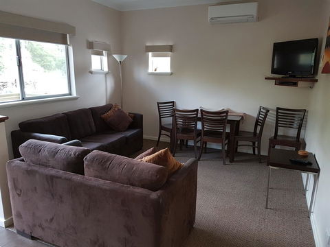 Adamsons Riverside Accommodation - Accommodation Main Beach 38