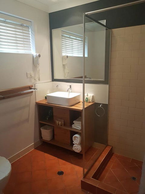 Adamsons Riverside Accommodation - Accommodation Main Beach 2