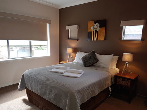 Adamsons Riverside Accommodation - Accommodation Main Beach 35