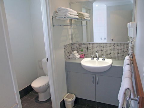 Adamsons Riverside Accommodation - Accommodation Main Beach 28