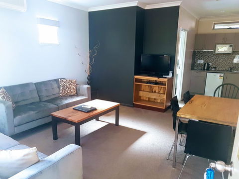 Adamsons Riverside Accommodation - Accommodation Main Beach 7