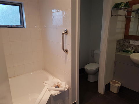 Adamsons Riverside Accommodation - Accommodation Main Beach 36