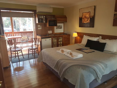 Adamsons Riverside Accommodation - Accommodation Main Beach 17