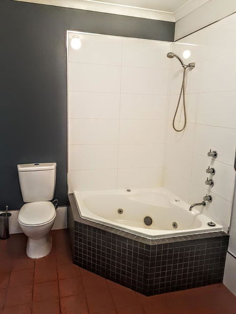 Adamsons Riverside Accommodation - Accommodation Main Beach 3