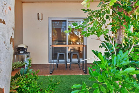 Latitude20 The Dunes - Accommodation Main Beach 0