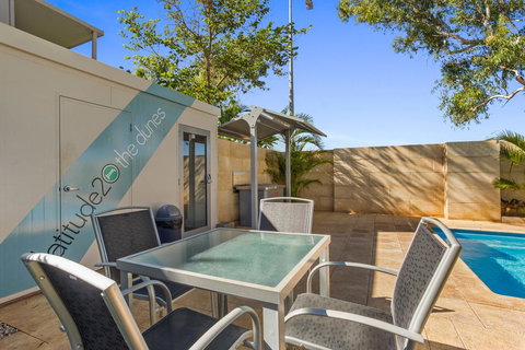 Latitude20 The Dunes - Accommodation Main Beach 12