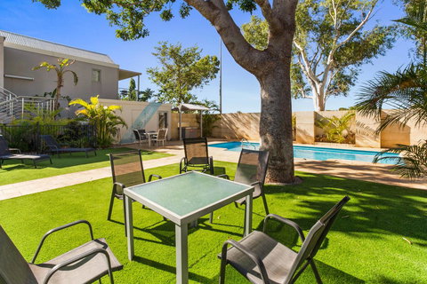 Latitude20 The Dunes - Accommodation Main Beach 10