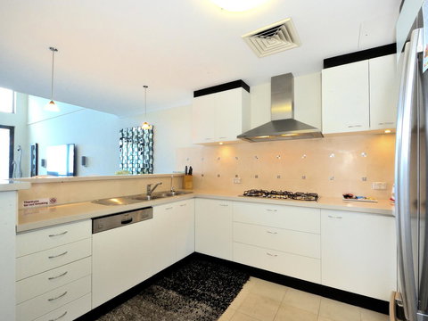 Nautilus By Rockingham Apartments - Accommodation Main Beach 13