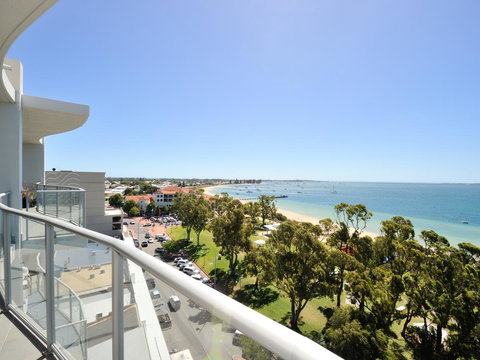 Nautilus By Rockingham Apartments - Accommodation Main Beach 8