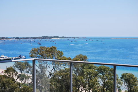 Nautilus By Rockingham Apartments - Accommodation Main Beach 20