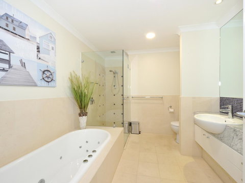 Nautilus By Rockingham Apartments - Accommodation Main Beach 6