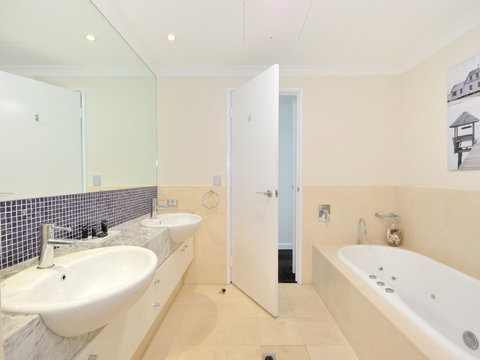 Nautilus By Rockingham Apartments - Accommodation Main Beach 5