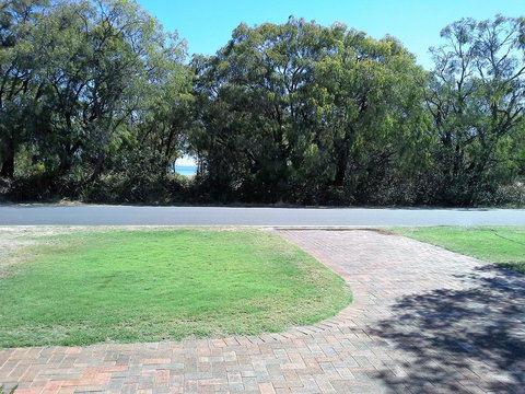 Busselton Beachfront - Accommodation Main Beach 2