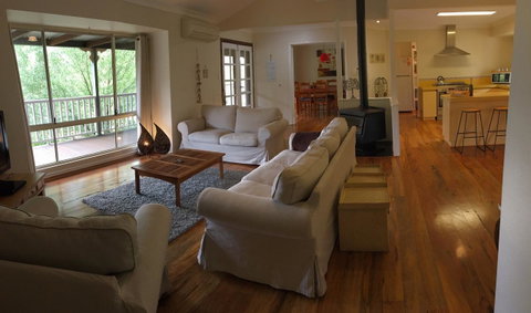 Tegwan's Nest Holiday Home - Accommodation Main Beach 4