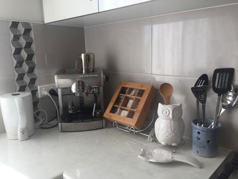 Bright & Beautiful Home On The Hills! - Accommodation Main Beach 15