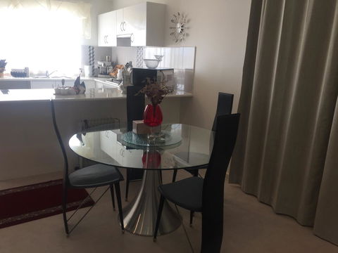 Bright & Beautiful Home On The Hills! - Accommodation Main Beach 10