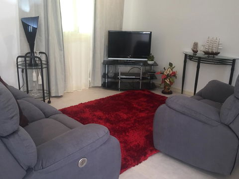 Bright & Beautiful Home On The Hills! - Accommodation Main Beach 5