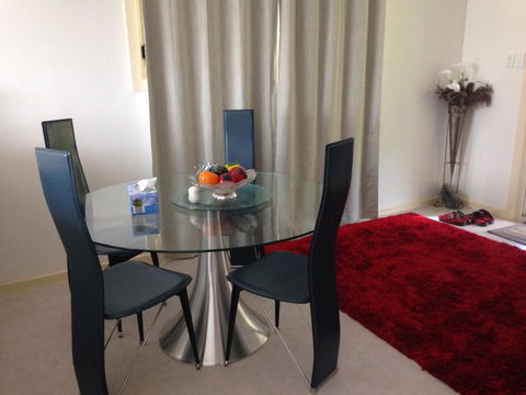 Bright & Beautiful Home On The Hills! - Accommodation Main Beach 9