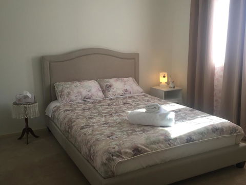 Bright & Beautiful Home On The Hills! - Accommodation Main Beach 17