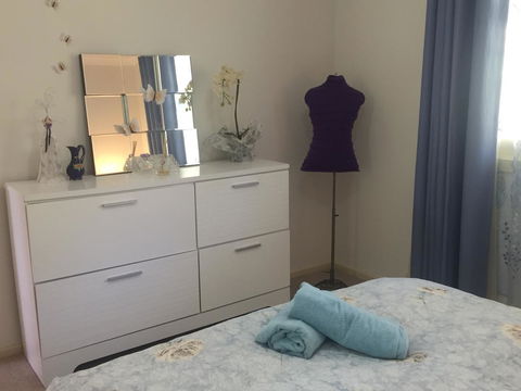 Bright & Beautiful Home On The Hills! - Accommodation Main Beach 21